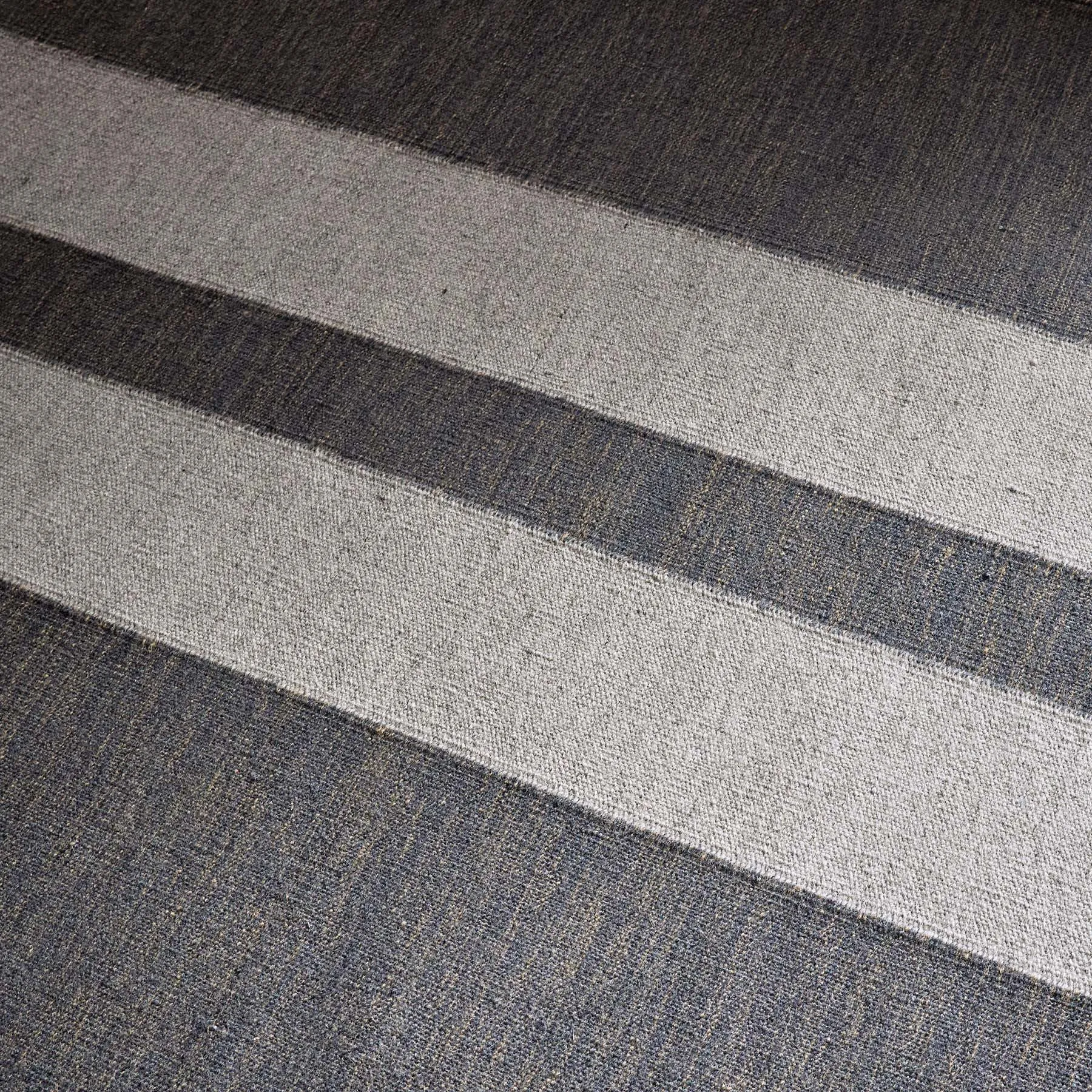 Double Stripe Runner - Guntmetal Marle/Pearl Grey