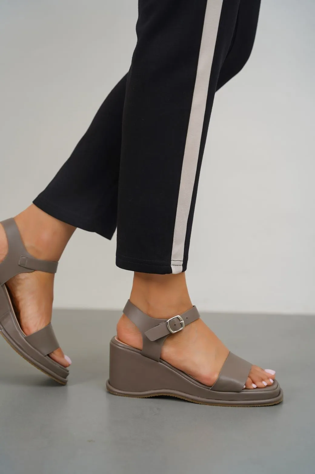 WEDGE MAMA SANDALS